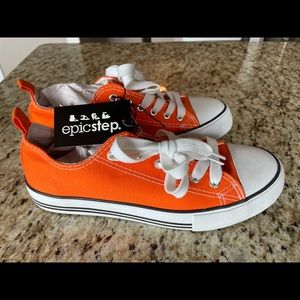 Low ankle super comfortable like the brand “Converse”Orange Shoe.